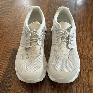 On Cloud 5 Shoes in Pearl / White Size 7